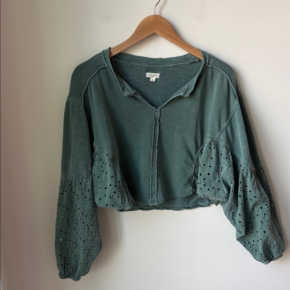 Pilcro Anthropologie Batwing Eyelet Sweatshirt in Green Cropped Boho Size XS